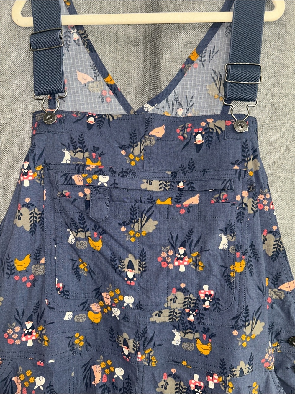 Duluth Trading Co Chicken and Gnome Women’s Shortalls - XXL - Picture 2 of 4